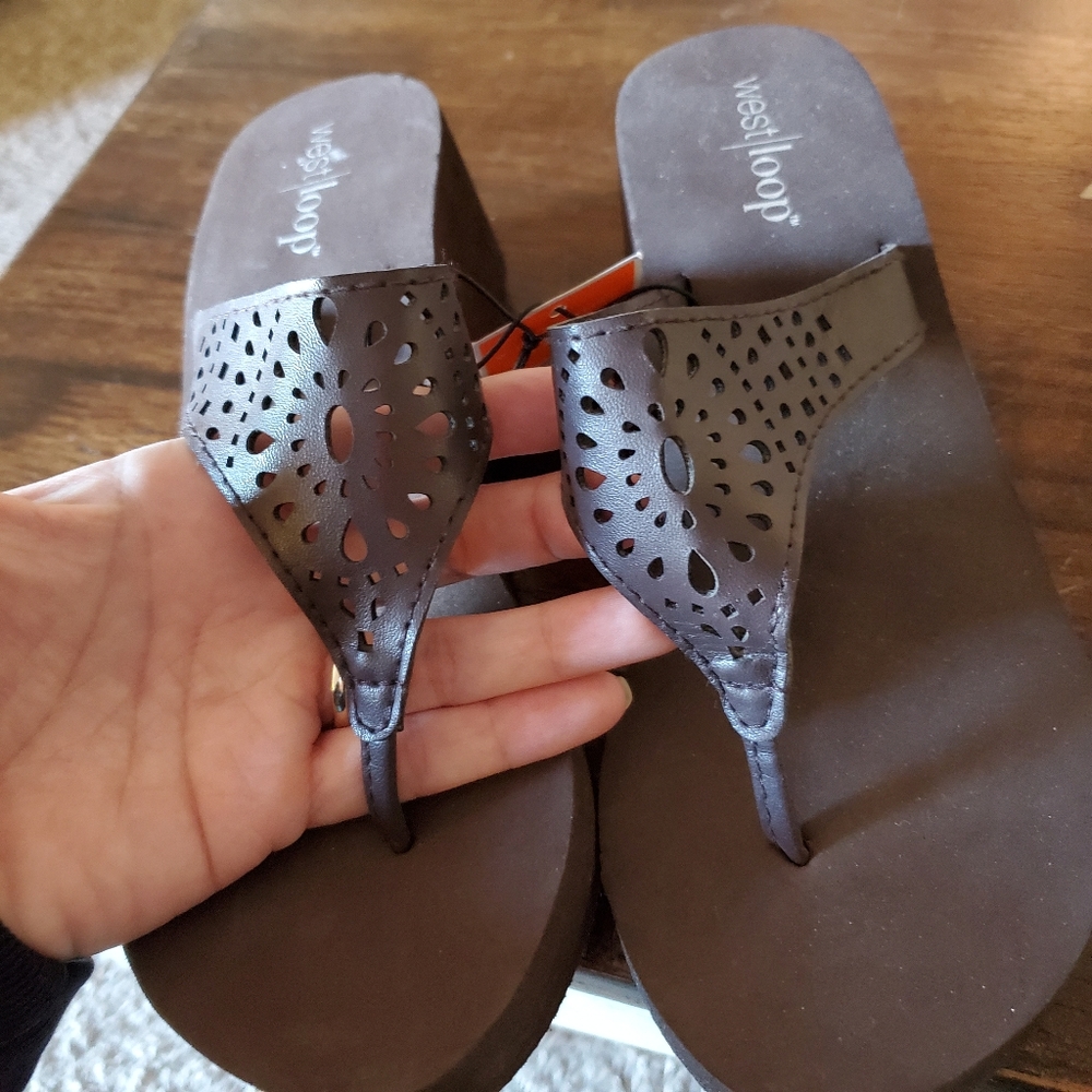 Thong flip flops